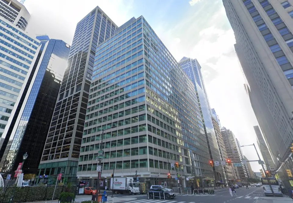 Philadelphia's Four Penn Center Office Building Faces Foreclosure Amid 34% Valuation Decline