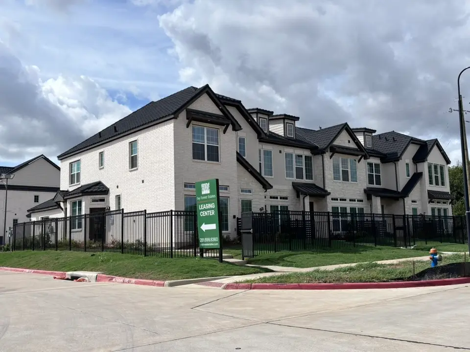 Wan Bridge Opens New Build-to-Rent Townhome Community in Pearland
